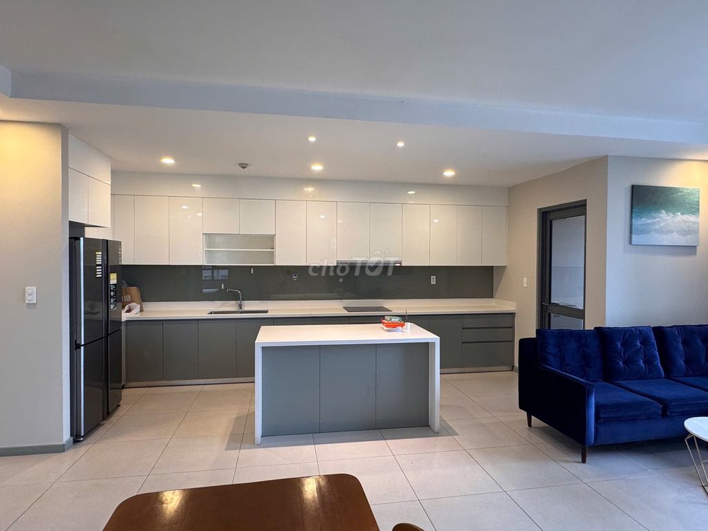 The Gold View apartment three bedroom comfortable.