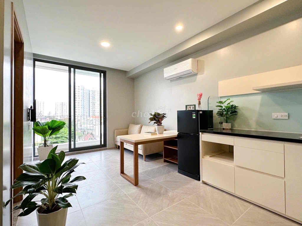 Open the apartment. A modern design bedroom right next to the 7th district.