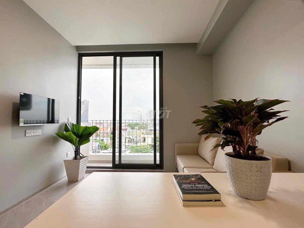 Open the apartment. A modern design bedroom right next to the 7th district.