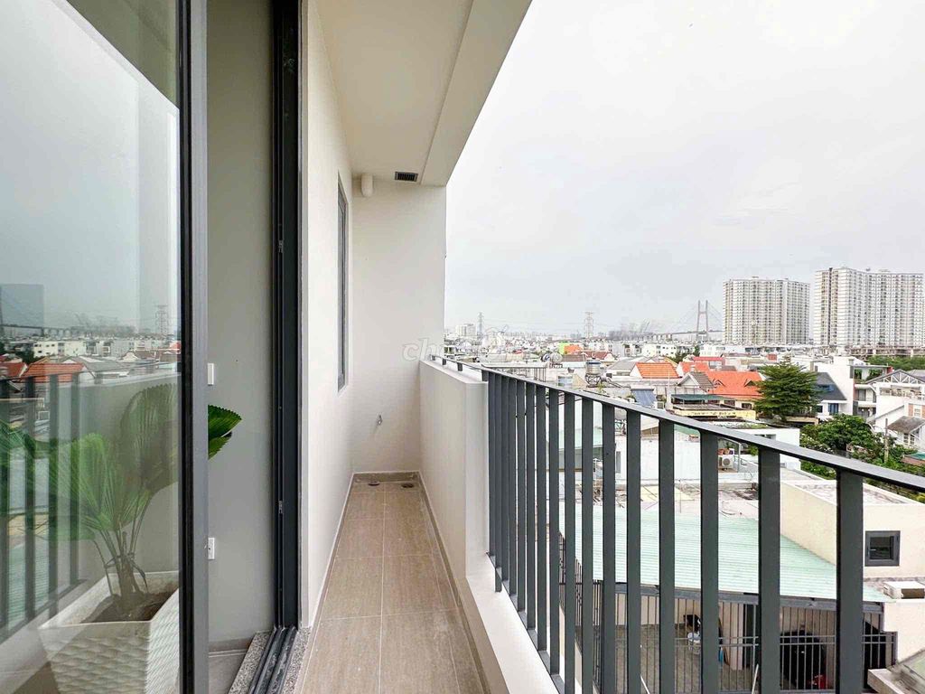 Open the apartment. A modern design bedroom right next to the 7th district.