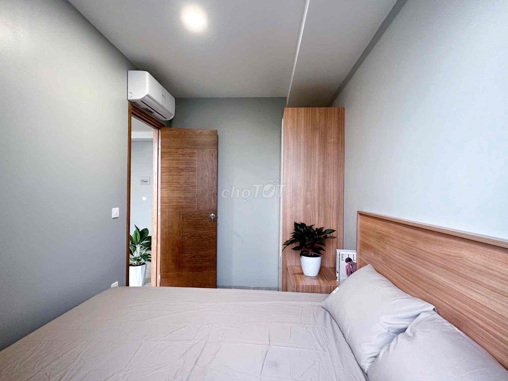 Open the apartment. A modern design bedroom right next to the 7th district.