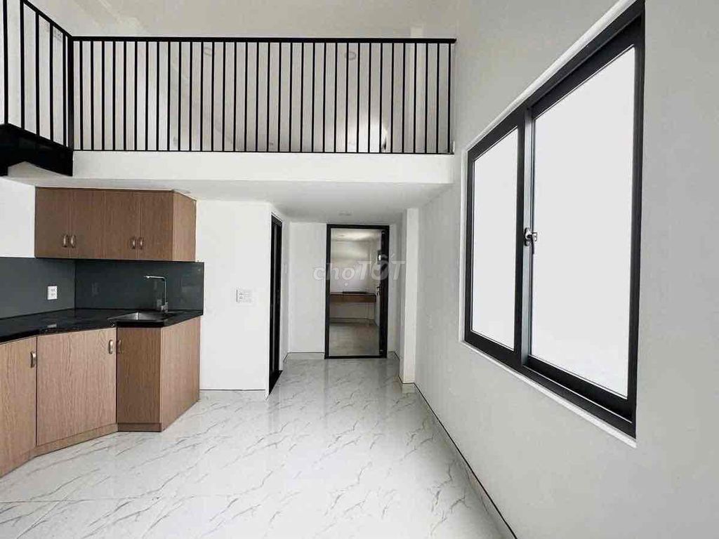 A super-salt-split apartment right on the central line near vlu