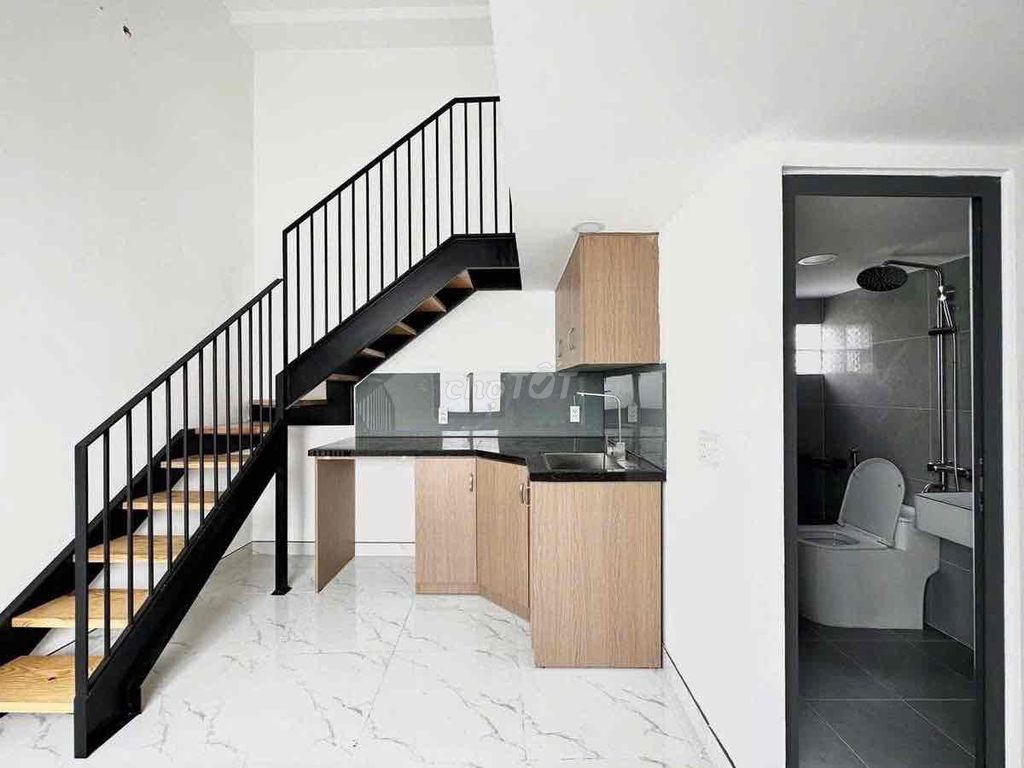 A super-salt-split apartment right on the central line near vlu
