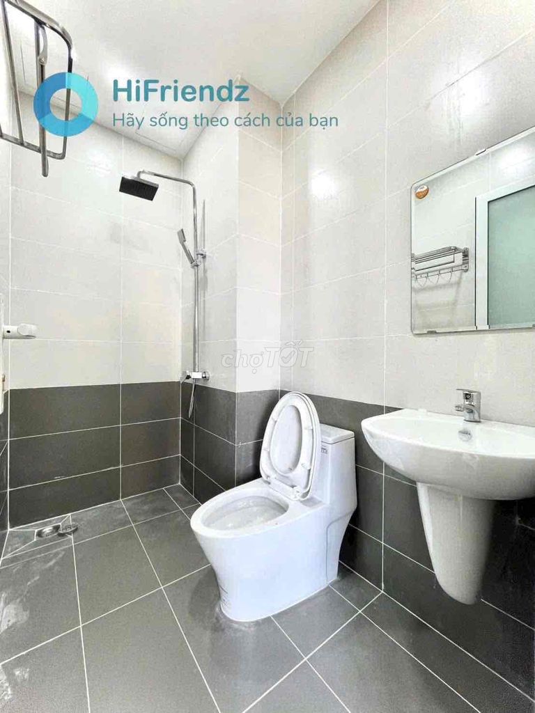 A super-salt-split apartment right on the central line near vlu