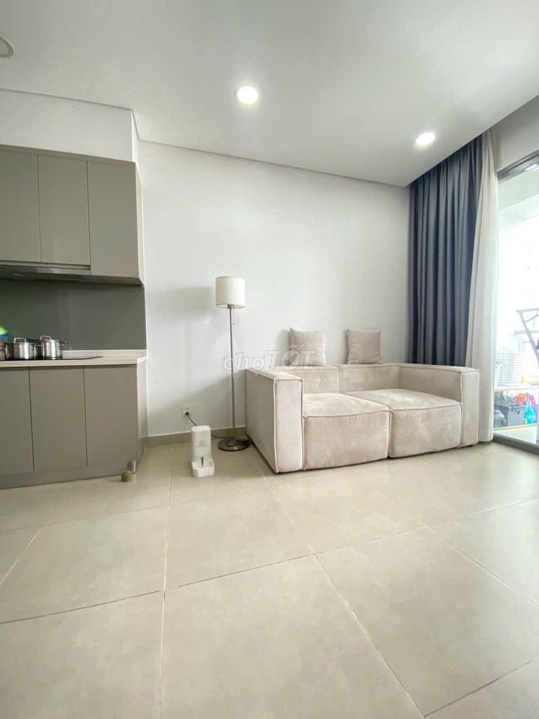 It's the owner who rents two bedrooms. Two high-rise toilets.