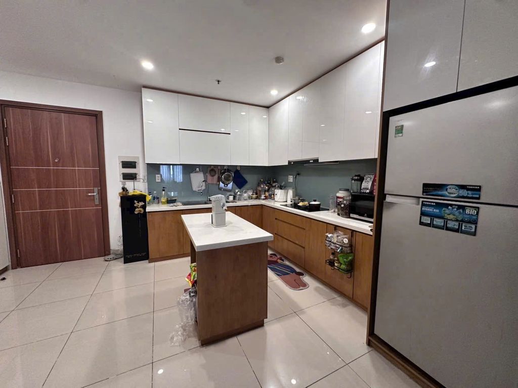 Renting the same city. 90 M2 3 bedrooms, 2 toilets.