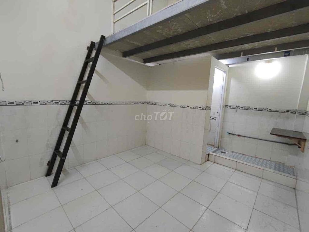 I'll rent a room on Lê Văn Quới.