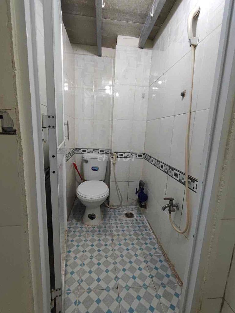 I'll rent a room on Lê Văn Quới.