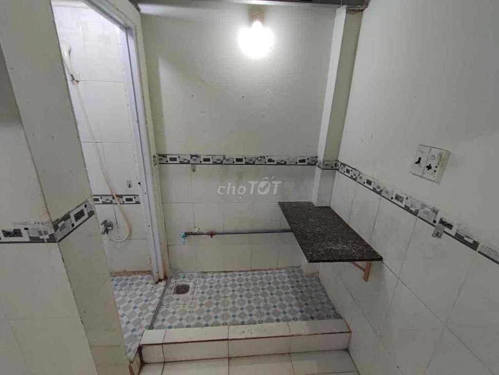 I'll rent a room on Lê Văn Quới.