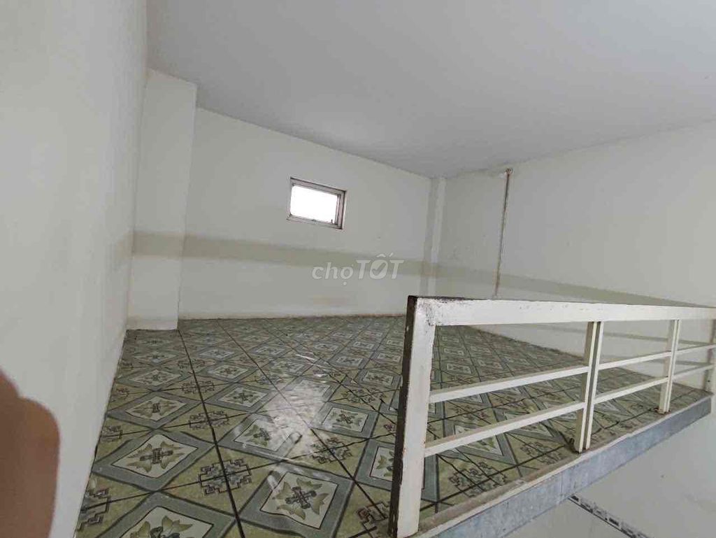 I'll rent a room on Lê Văn Quới.