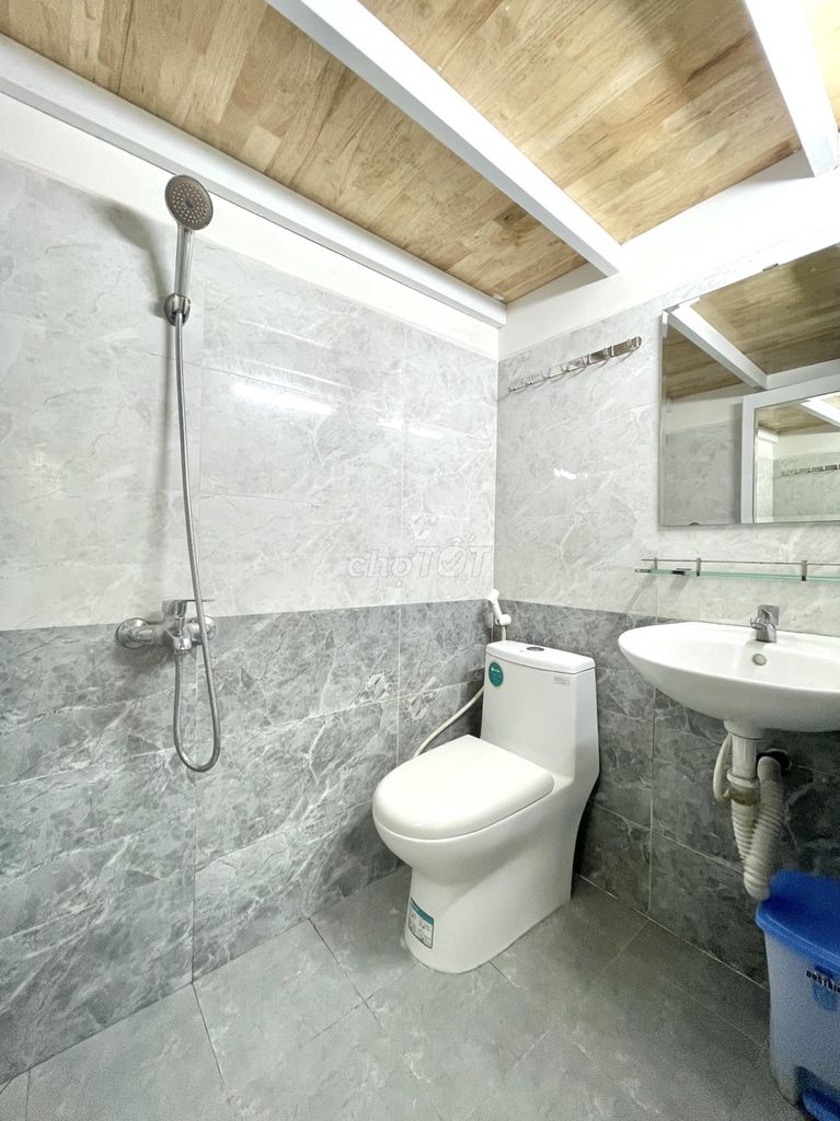 The full comfort room at the perfect bv