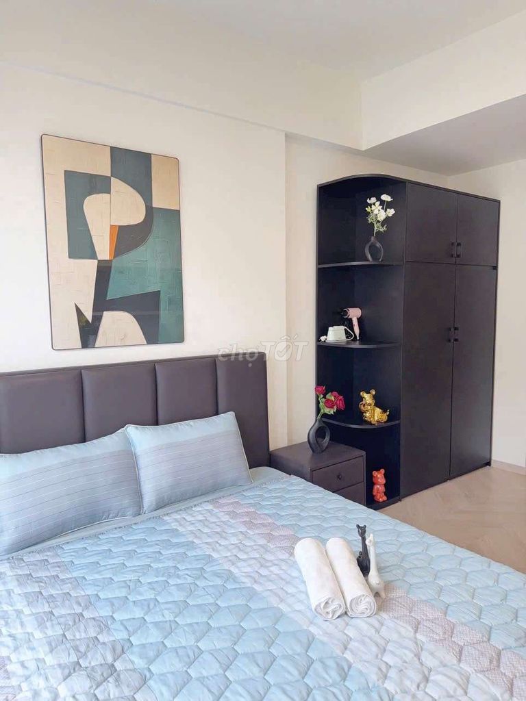 Rent a two-room apartment. Two bathrooms.