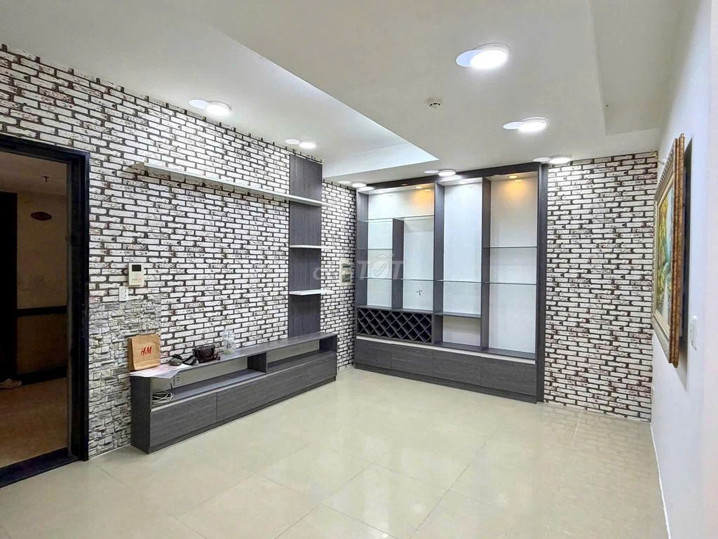 Rent a golden apartment - full interior