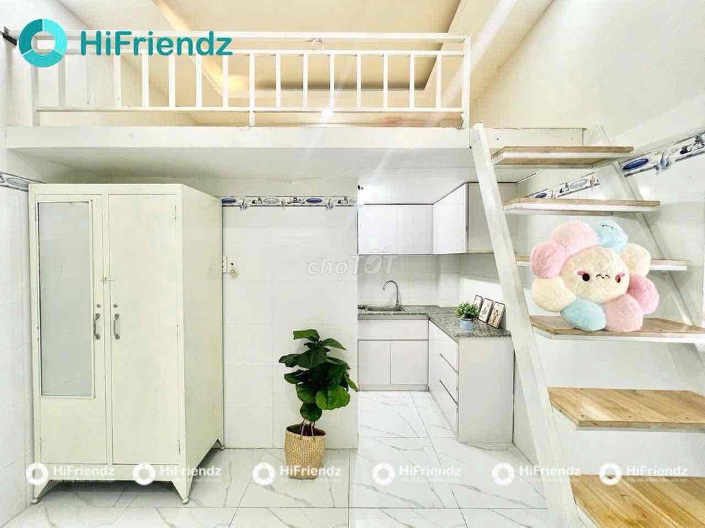 Rent a three-mile-high guard room in a ton of lieshin' billionaires.