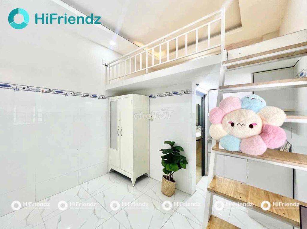 Rent a three-mile-high guard room in a ton of lieshin' billionaires.