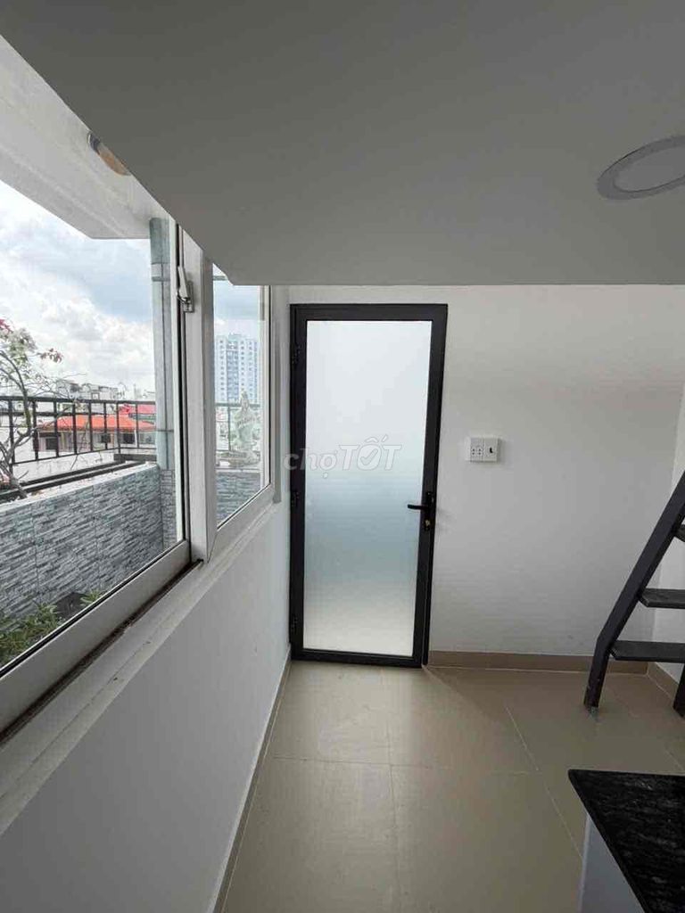 New lodge built a balcony window near hutech 3 million9.
