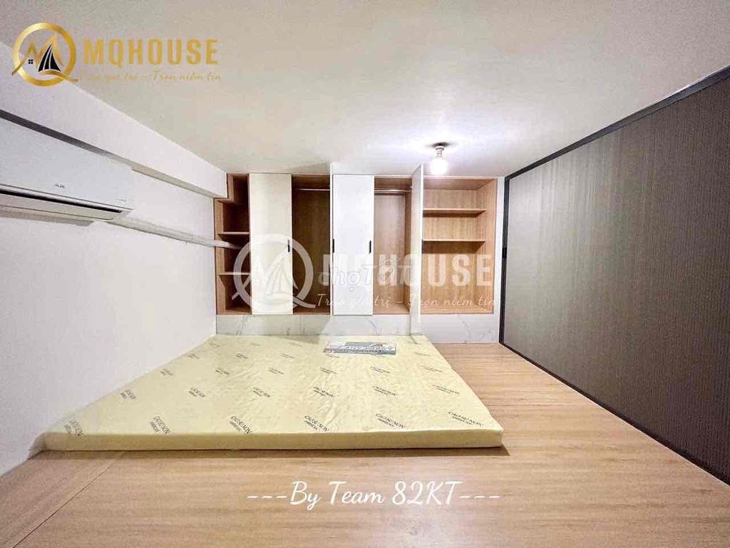 The two bedrooms in the living room in the east carhouse.