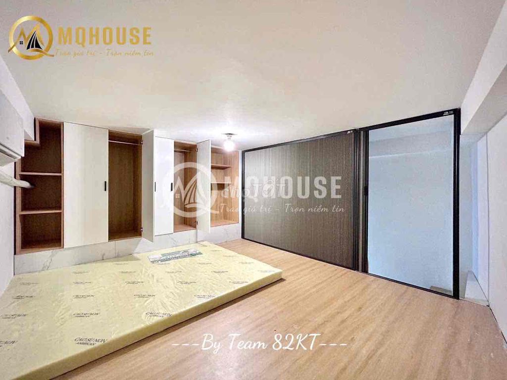 The two bedrooms in the living room in the east carhouse.