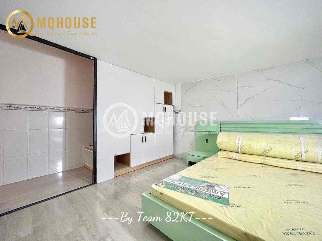 The two bedrooms in the living room in the east carhouse.
