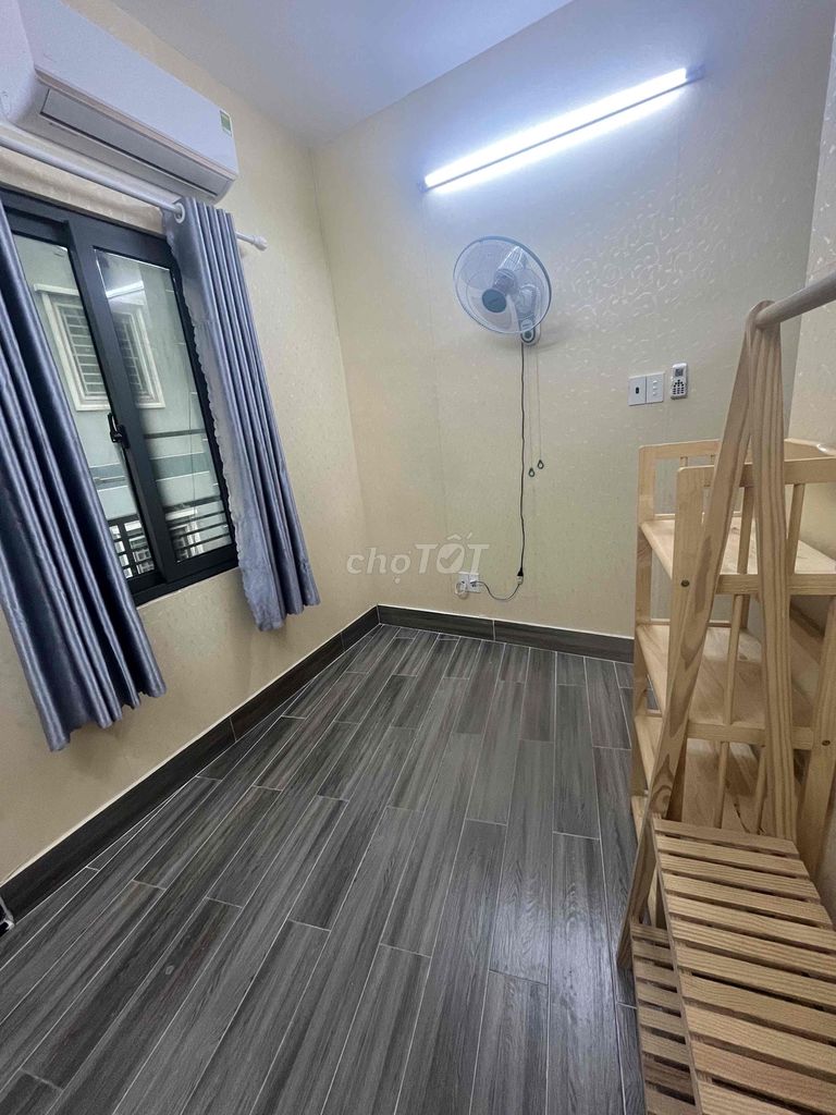Room, clean, nice, turn to District 4