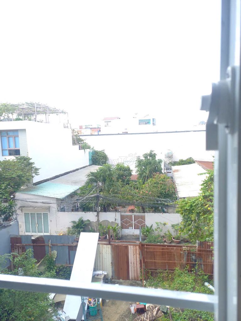 We'll rent room 20 meters, have air conditioning near Sun's School.