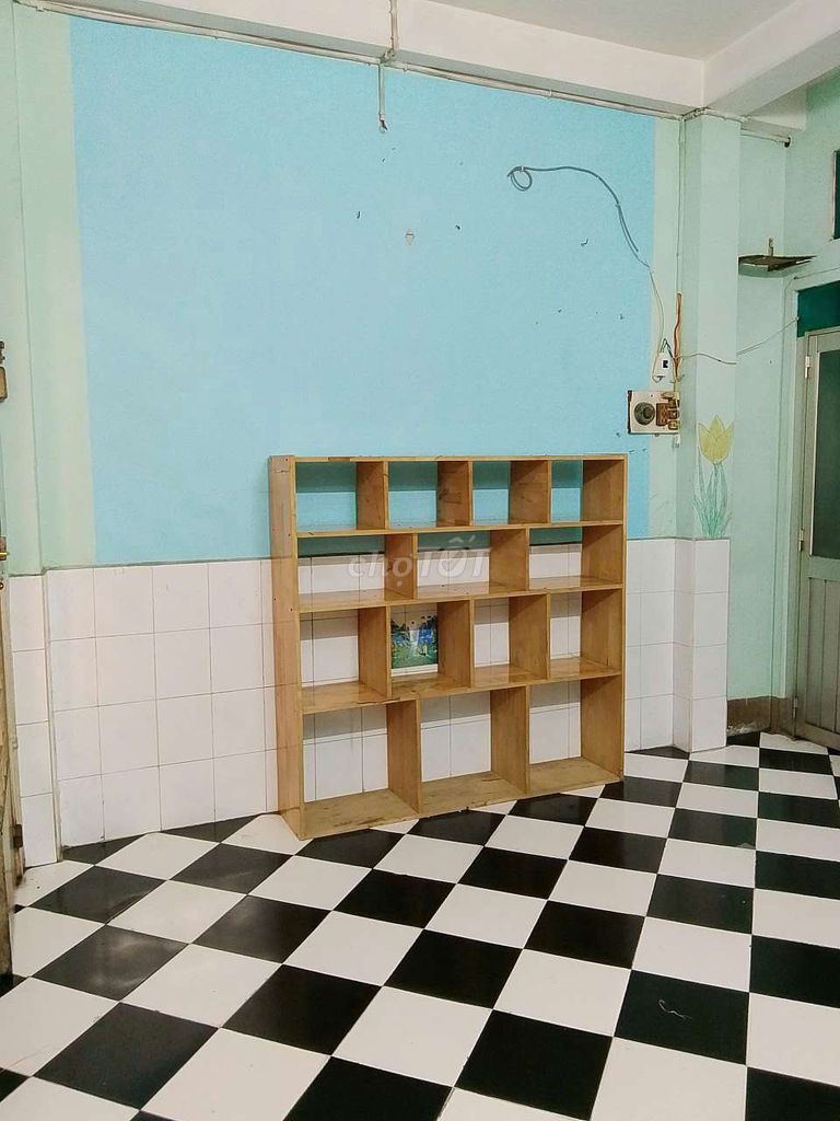 Just to the ladies' room in District 11