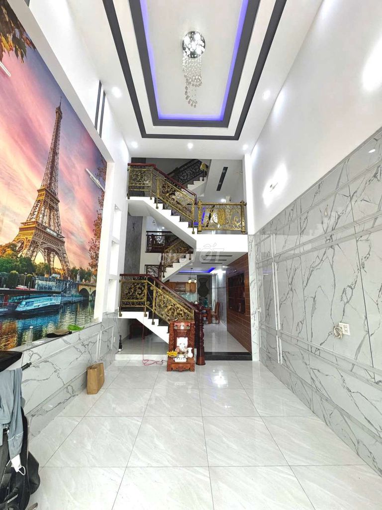 8 million Lê Văn Quới-Magic Alley
