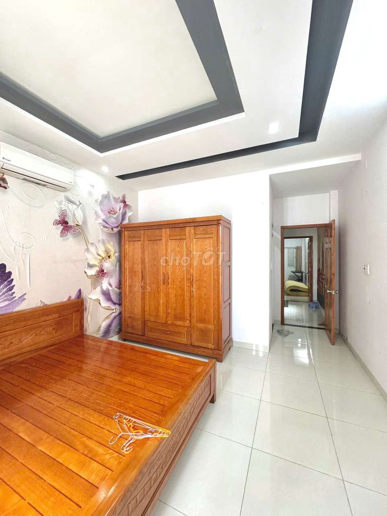 8 million Lê Văn Quới-Magic Alley