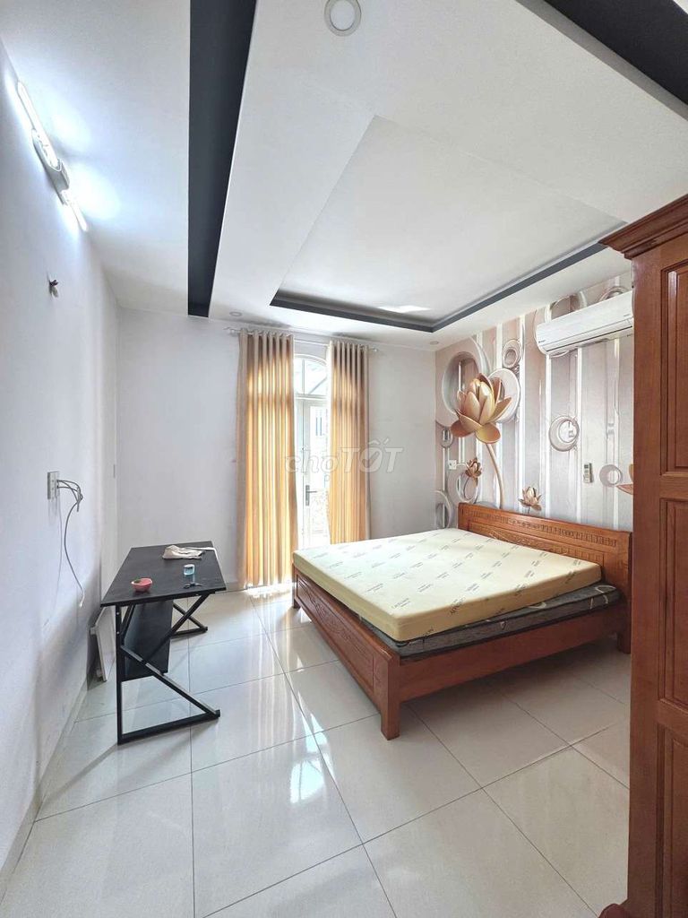 8 million Lê Văn Quới-Magic Alley