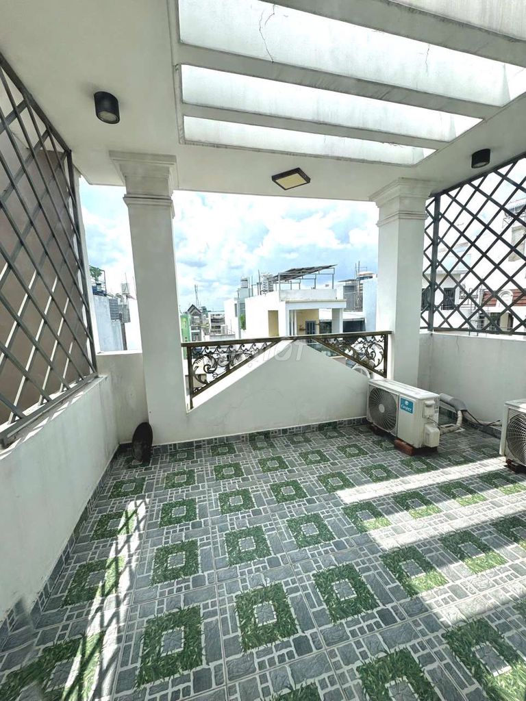 8 million Lê Văn Quới-Magic Alley