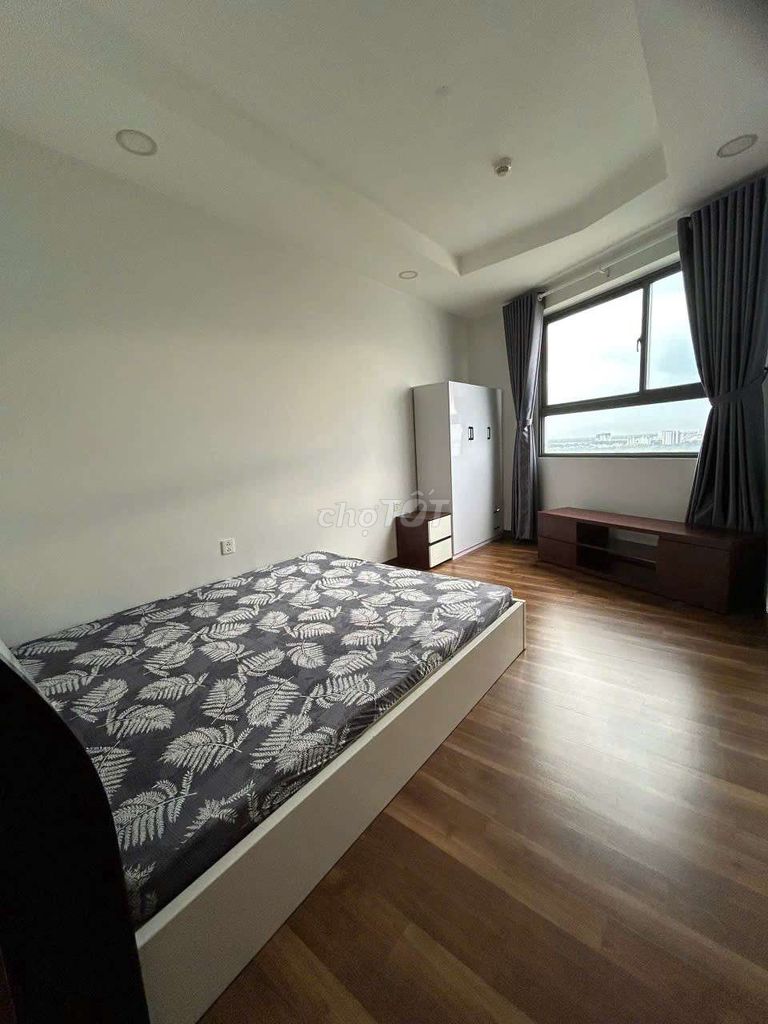 Get out of here! Hot deal two bedrooms. Two balconys.