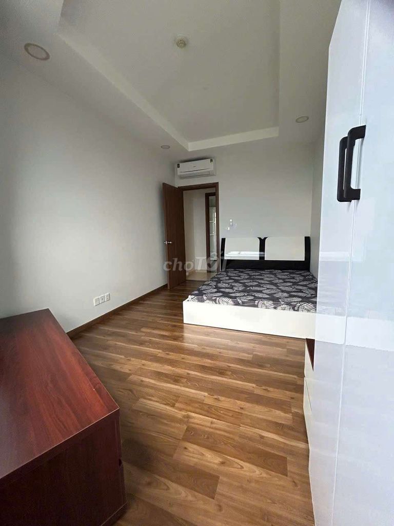 Get out of here! Hot deal two bedrooms. Two balconys.