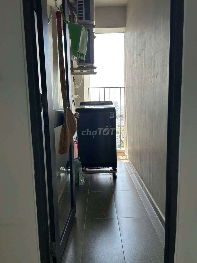 Get out of here! Hot deal two bedrooms. Two balconys.