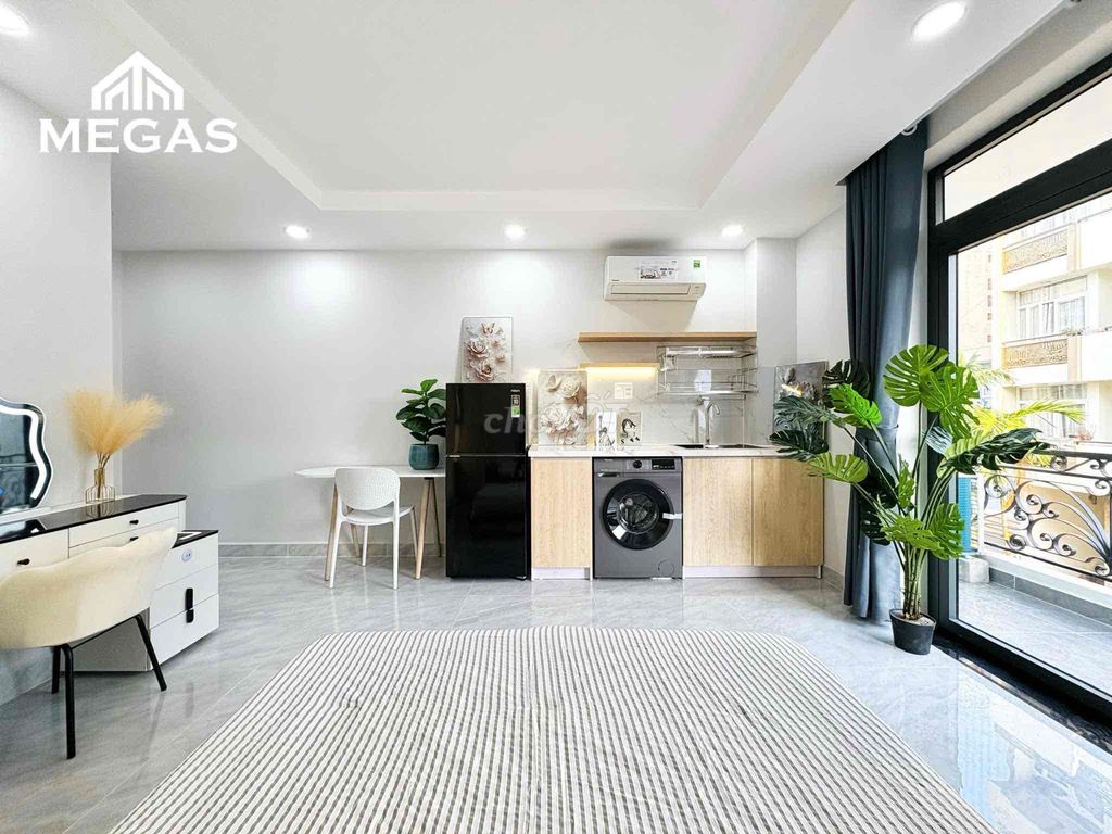 studio 40 meters 2 open balcony full of furniture at the heart of 7th.