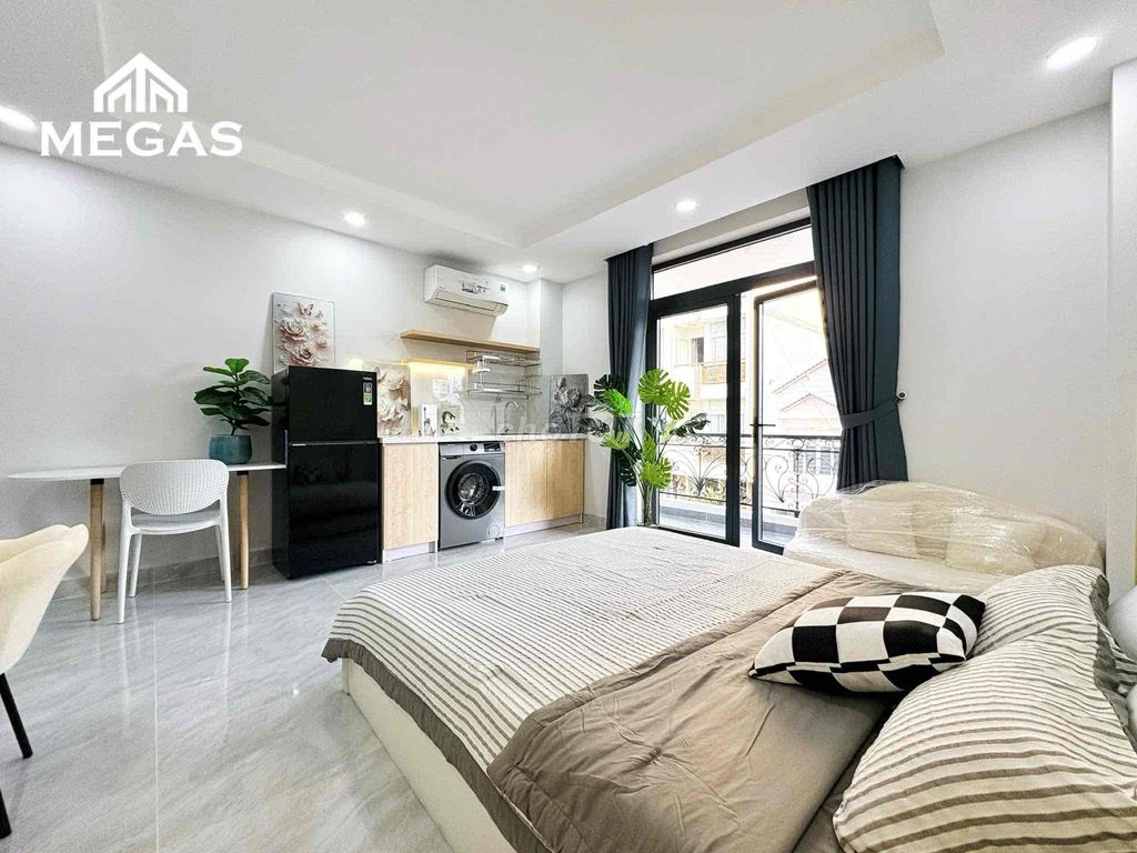 studio 40 meters 2 open balcony full of furniture at the heart of 7th.