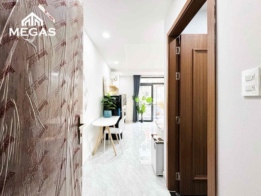 studio 40 meters 2 open balcony full of furniture at the heart of 7th.