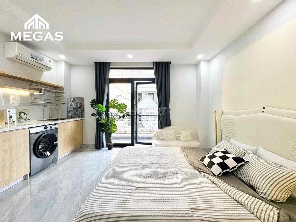 studio 40 meters 2 open balcony full of furniture at the heart of 7th.