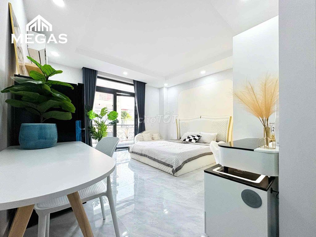 studio 40 meters 2 open balcony full of furniture at the heart of 7th.