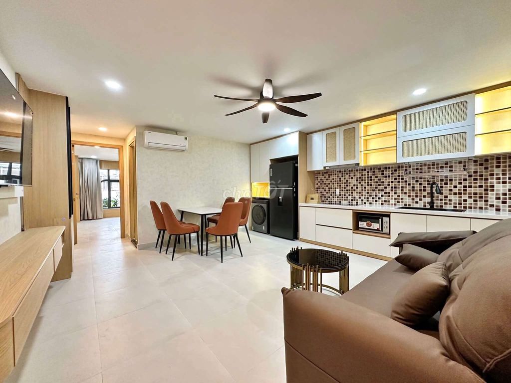 The 1st House is a 60-foot-two kitchen room in the heart of the 10th.