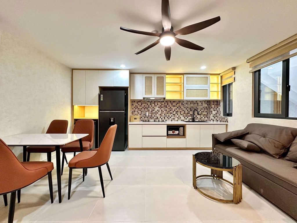 The 1st House is a 60-foot-two kitchen room in the heart of the 10th.