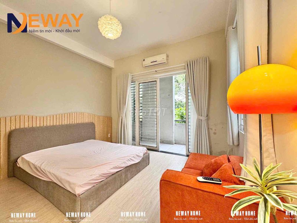 The apartment is a balcony bedroom on the front side of the ulaw near the Feet Bridge.