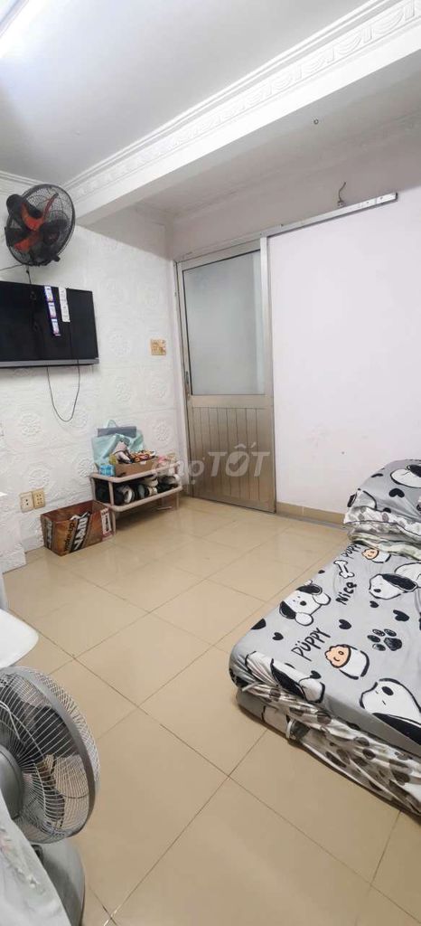 share empty rooms for a full woman comfortable in the water.