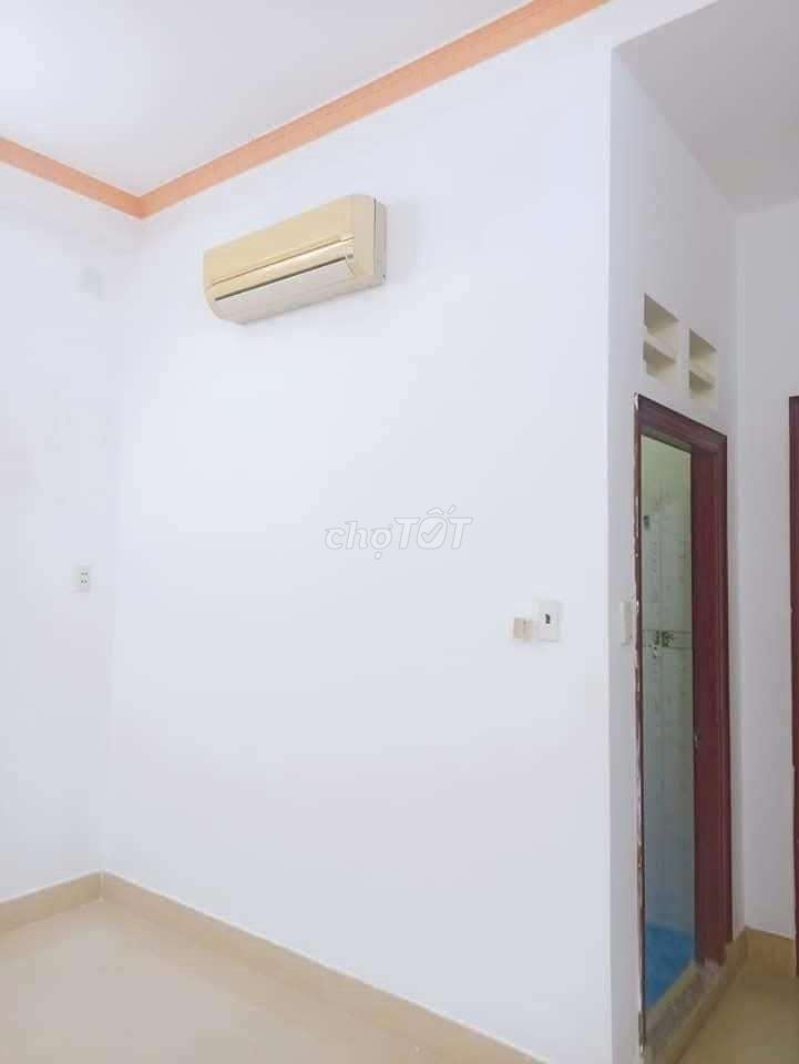 It's the owner who rents a good room at Phước Bình District 9