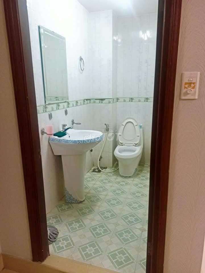 It's the owner who rents a good room at Phước Bình District 9