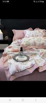 I'm looking for a woman. It's a new room.