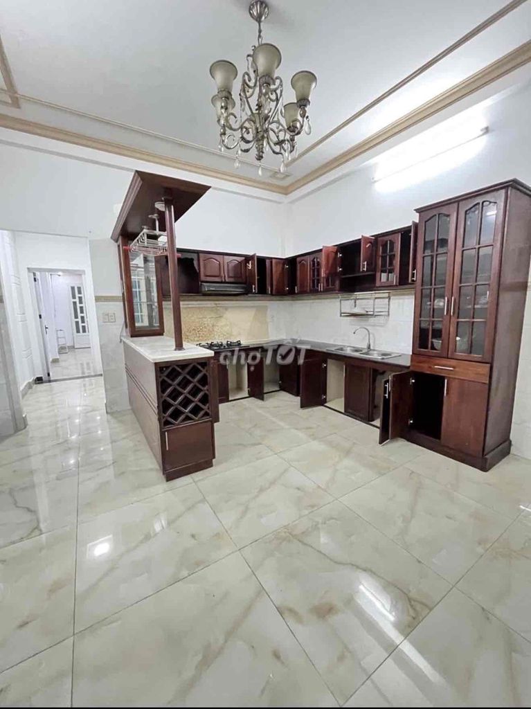 It's an internal building, 5 x 20,3.5 sheets, 5 rooms with air conditioning.
