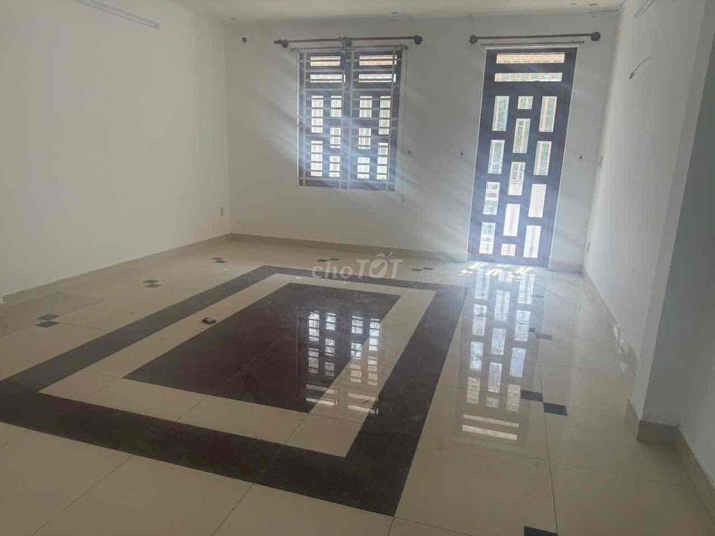 It's an internal building, 5 x 20,3.5 sheets, 5 rooms with air conditioning.