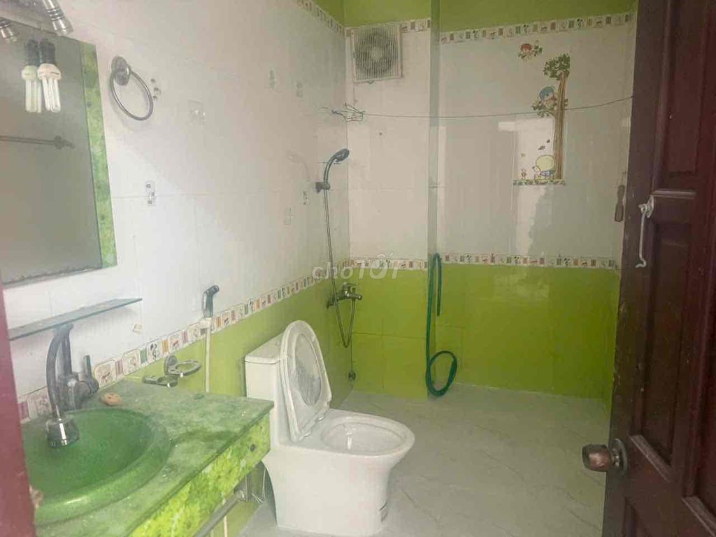 It's an internal building, 5 x 20,3.5 sheets, 5 rooms with air conditioning.