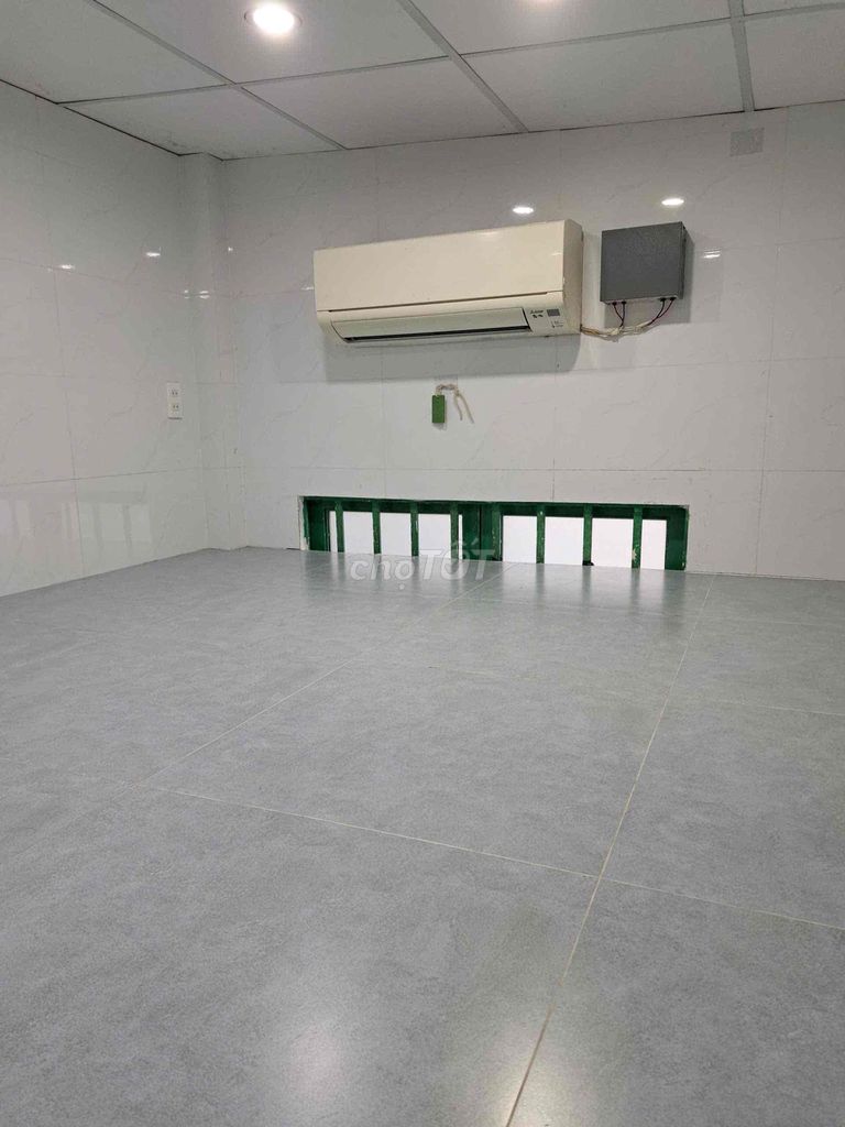 Rent a small house. Nice place. Two air conditionings.