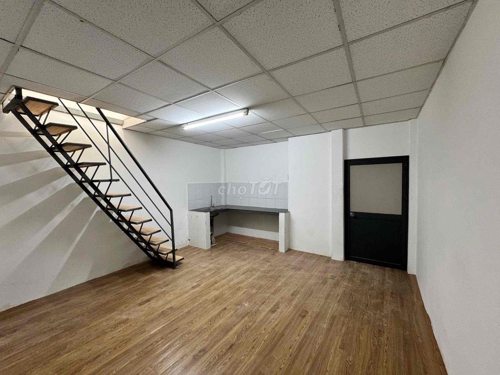 The students' room has super large guards right near the city center.